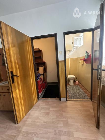 ☎️0918197701   Na predaj 2 generačný,  8 izbový poschodový dom s dvoma samostatnými bytovými jednotkami v tichej a kľudnej časti mesta  ŠAMORÍN