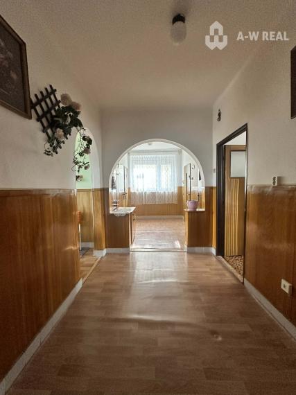 ☎️0918197701   Na predaj 2 generačný,  8 izbový poschodový dom s dvoma samostatnými bytovými jednotkami v tichej a kľudnej časti mesta  ŠAMORÍN