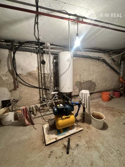 ☎️0918197701   Na predaj 2 generačný,  8 izbový poschodový dom s dvoma samostatnými bytovými jednotkami v tichej a kľudnej časti mesta  ŠAMORÍN