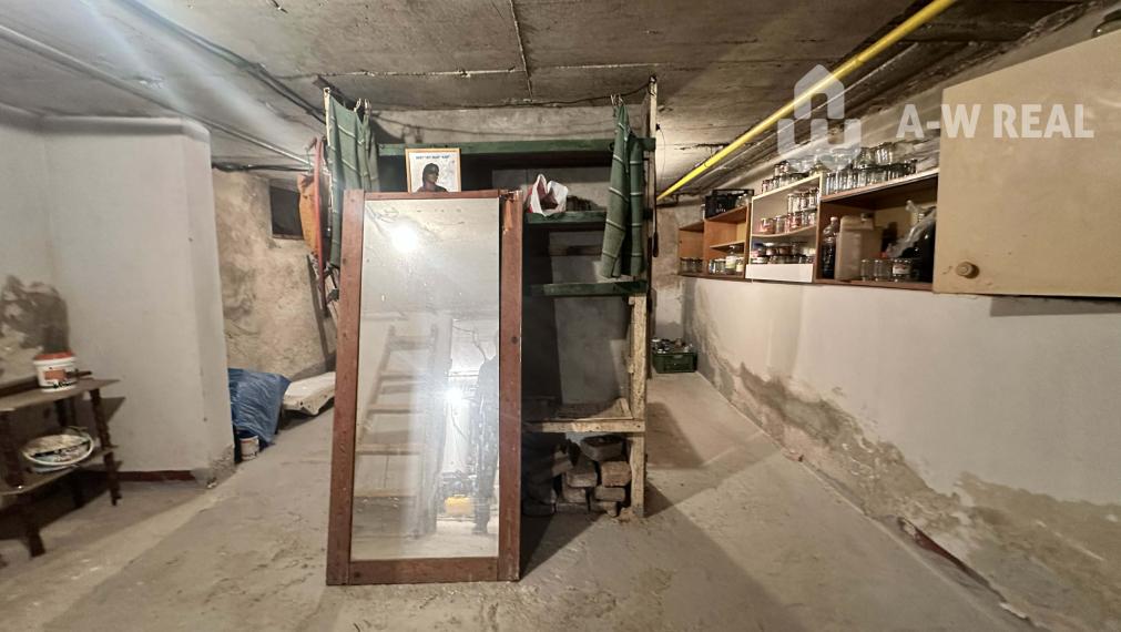 ☎️0918197701   Na predaj 2 generačný,  8 izbový poschodový dom s dvoma samostatnými bytovými jednotkami v tichej a kľudnej časti mesta  ŠAMORÍN