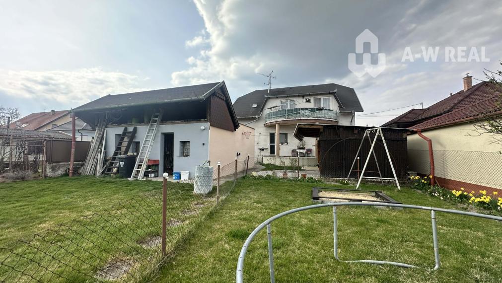 ☎️0918197701   Na predaj 2 generačný,  8 izbový poschodový dom s dvoma samostatnými bytovými jednotkami v tichej a kľudnej časti mesta  ŠAMORÍN