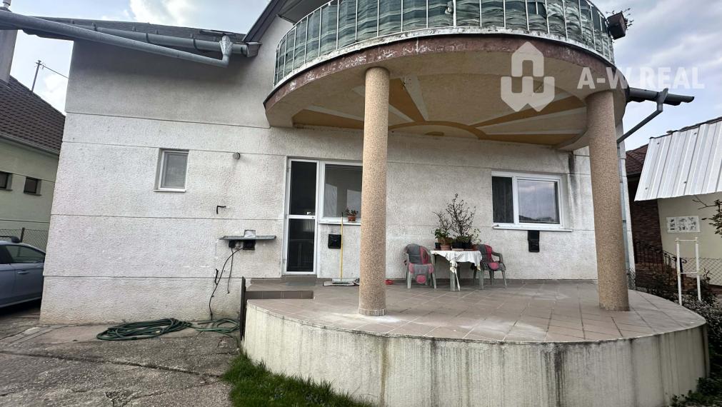 ☎️0918197701   Na predaj 2 generačný,  8 izbový poschodový dom s dvoma samostatnými bytovými jednotkami v tichej a kľudnej časti mesta  ŠAMORÍN