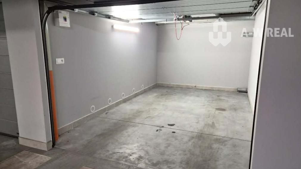 ☎️  0918/197 701  Na prenájom garáž s automatickou bránou  pre jedno osobné auto v bytovom dome GRADUS - Dunajská Streda