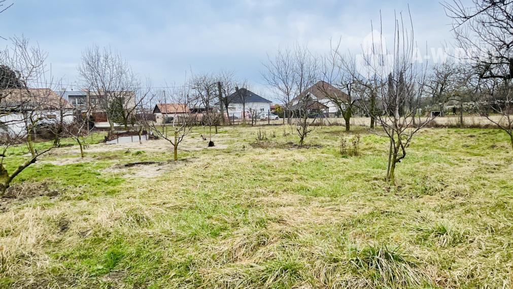 DUNAJSKÝ KLÁTOV – POZEMOK NA PREDAJ V KĽUDNEJ ČASTI DEDINY