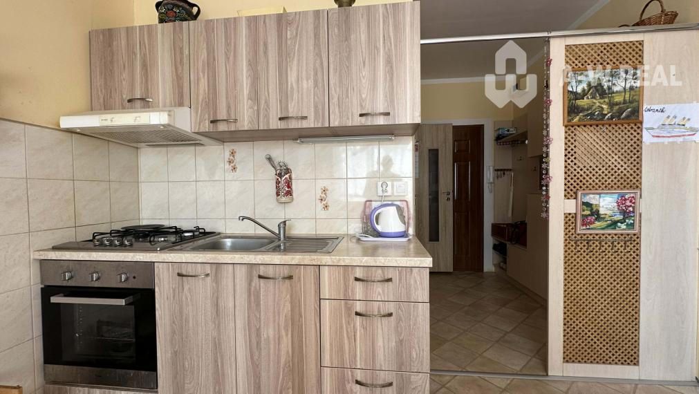 ☎️ 0918/197 701 NA PREDAJ EXKLUZÍVNE  : 1 izbový byt s loggiou  ( 38,40 m2 ) na Neratovickom námestí  - Dunajská Streda