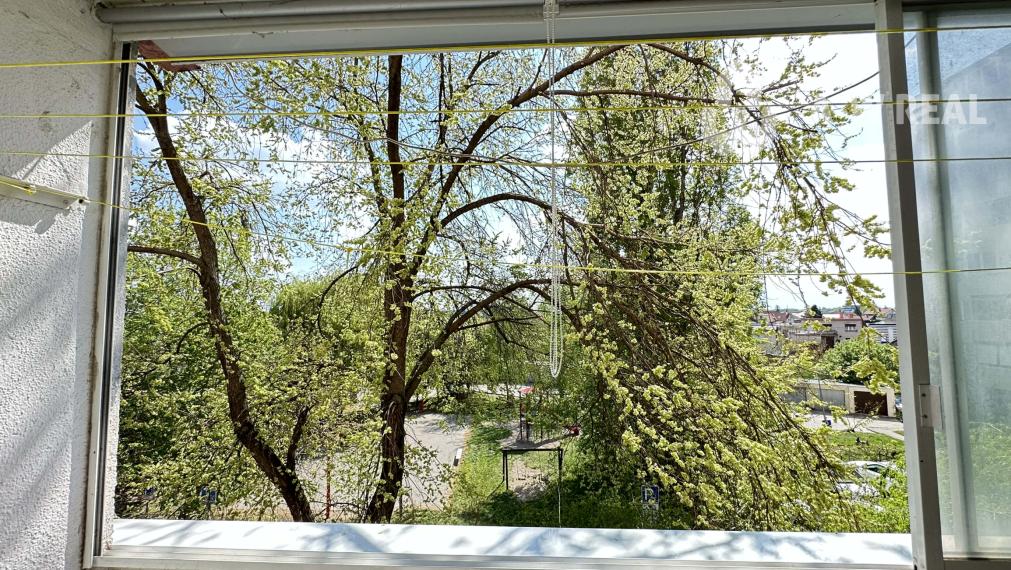 ☎️ 0918/197 701 NA PREDAJ EXKLUZÍVNE  : 1 izbový byt s loggiou  ( 38,40 m2 ) na Neratovickom námestí  - Dunajská Streda