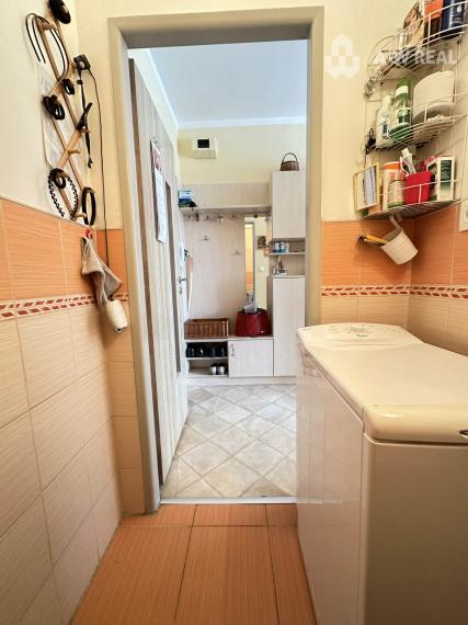 ☎️ 0918/197 701 NA PREDAJ EXKLUZÍVNE  : 1 izbový byt s loggiou  ( 38,40 m2 ) na Neratovickom námestí  - Dunajská Streda