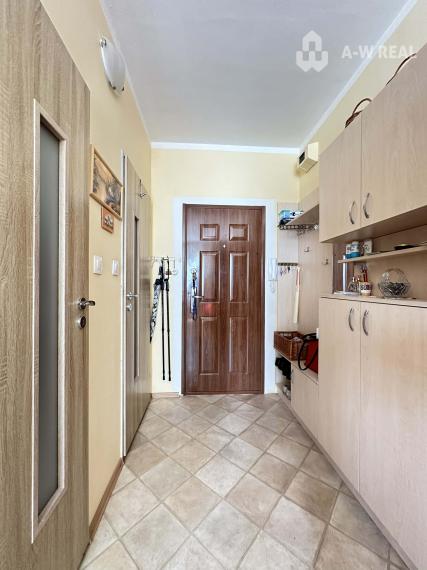 ☎️ 0918/197 701 NA PREDAJ EXKLUZÍVNE  : 1 izbový byt s loggiou  ( 38,40 m2 ) na Neratovickom námestí  - Dunajská Streda