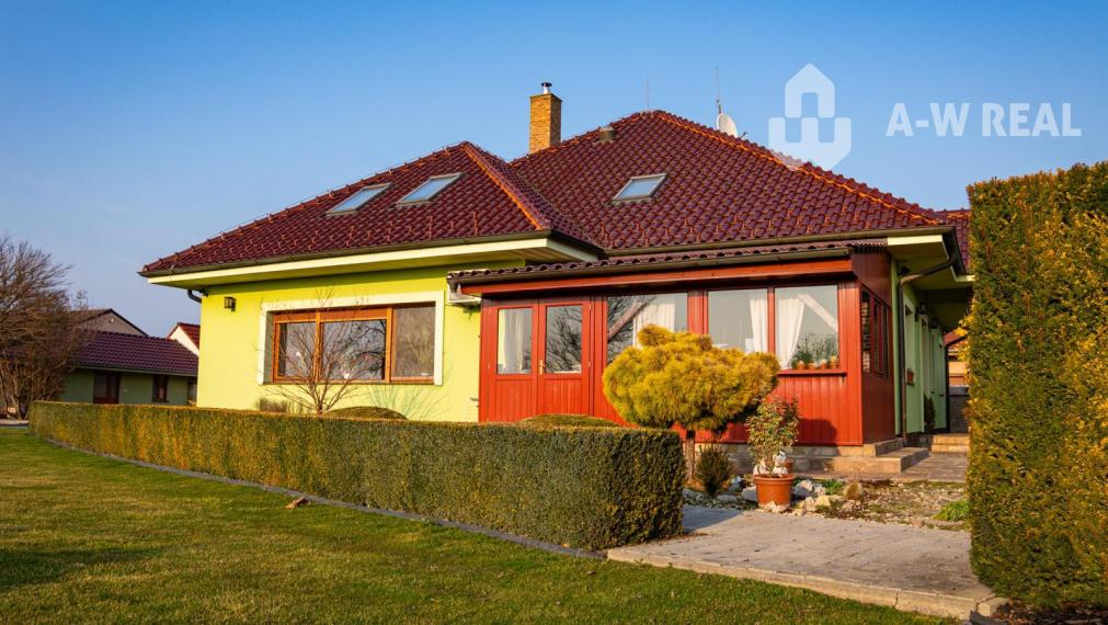 Úžasný veľkometrážny 7-izbový rodinný dom v obci Dolný Bar