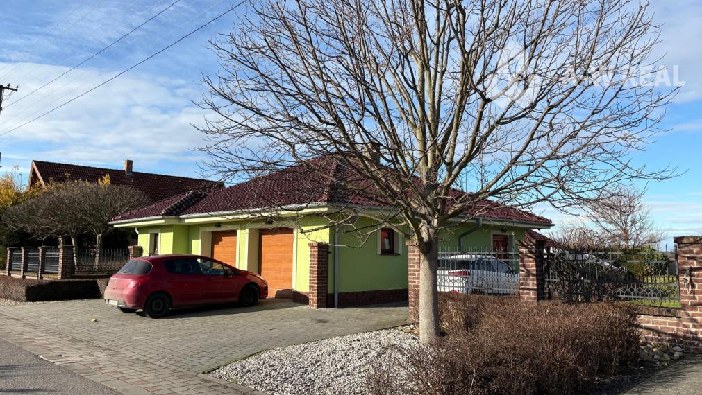 Úžasný veľkometrážny 7-izbový rodinný dom v obci Dolný Bar