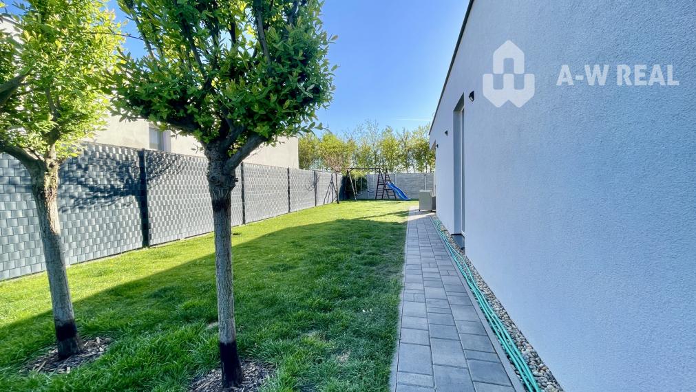 A-W REAL | MODERNÝ 4-IZBOVÝ RODINNÝ DOM S TERASOU NA PREDAJ V OBCI MAD