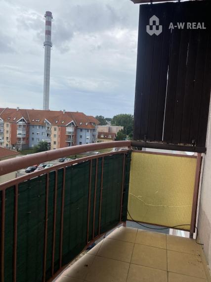 Na prenájom priestranný, krásny a kompletne  zariadený 1 izbový byt s balkónom  vo východnej časti mesta  Dunajská  Streda