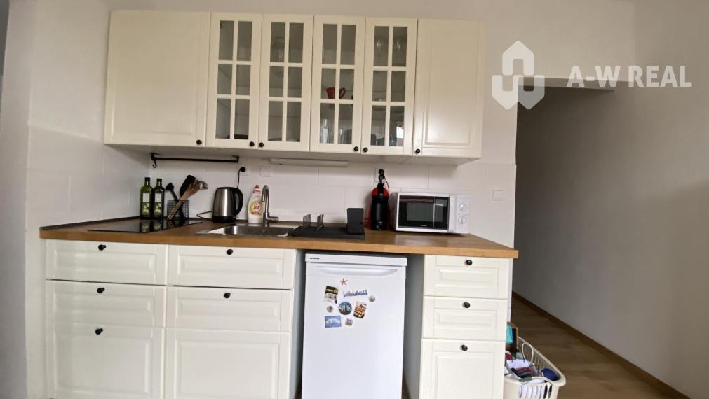 Na prenájom priestranný, krásny a kompletne  zariadený 1 izbový byt s balkónom  vo východnej časti mesta  Dunajská  Streda
