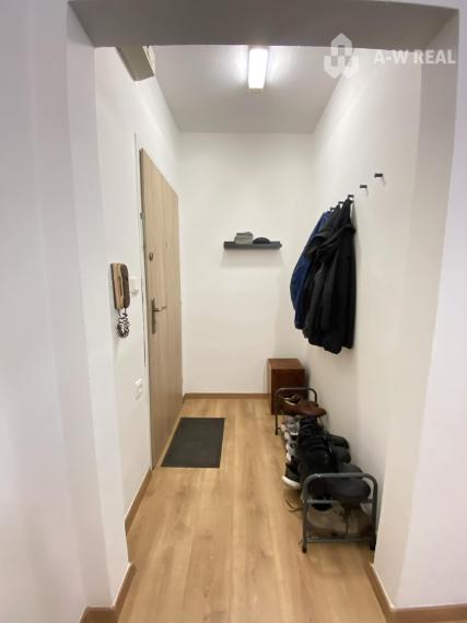Na prenájom priestranný, krásny a kompletne  zariadený 1 izbový byt s balkónom  vo východnej časti mesta  Dunajská  Streda