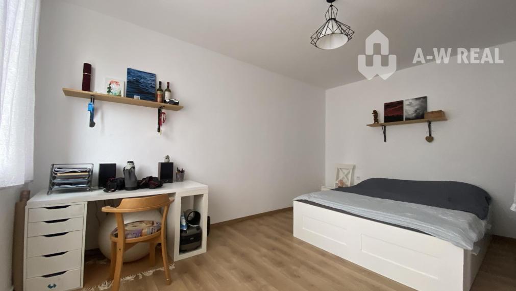Na prenájom priestranný, krásny a kompletne  zariadený 1 izbový byt s balkónom  vo východnej časti mesta  Dunajská  Streda