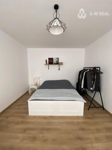 Na prenájom priestranný, krásny a kompletne  zariadený 1 izbový byt s balkónom  vo východnej časti mesta  Dunajská  Streda