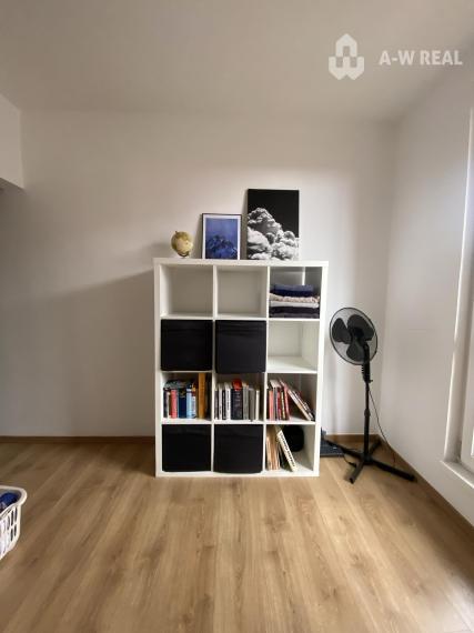 Na prenájom priestranný, krásny a kompletne  zariadený 1 izbový byt s balkónom  vo východnej časti mesta  Dunajská  Streda