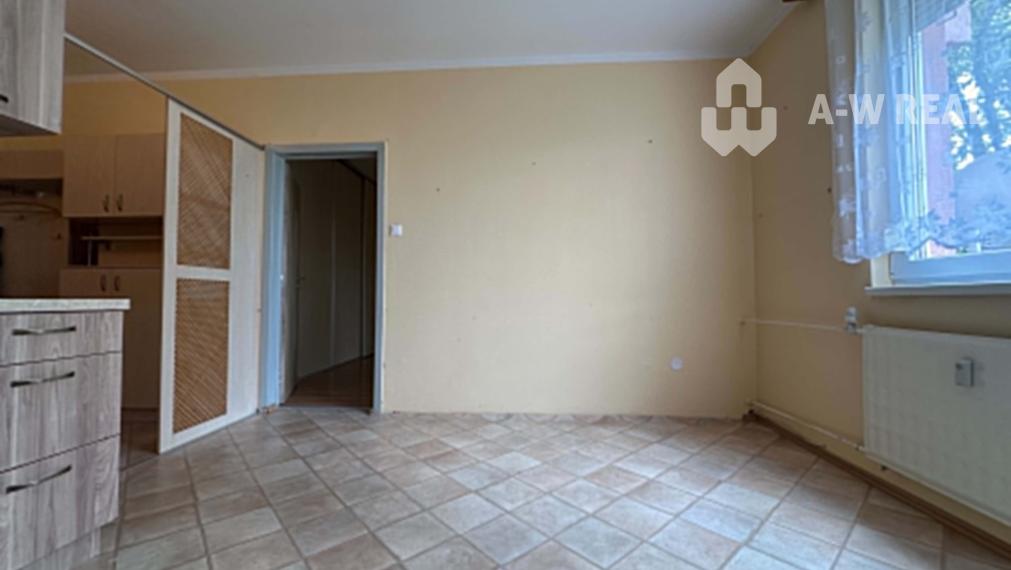 ☎️ 0918/197 701 NOVÁ CENA !!!!  108000,- EUR  NA PREDAJ EXKLUZÍVNE  : 1 izbový byt s loggiou  ( 38,40 m2 ) na Neratovickom námestí  - Dunajská Streda