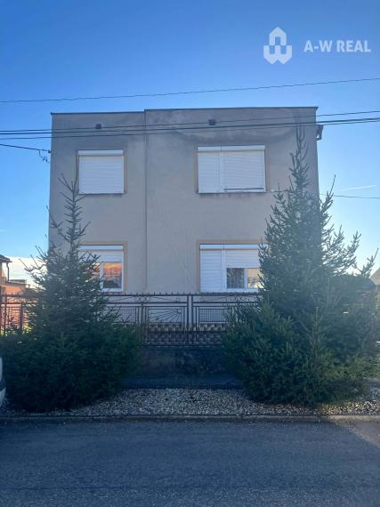 ☎️0918197701 - Na predaj poschodový rodinný dom v pôvodnom stave v obci Vydrany / DOHODA MOŽNÁ