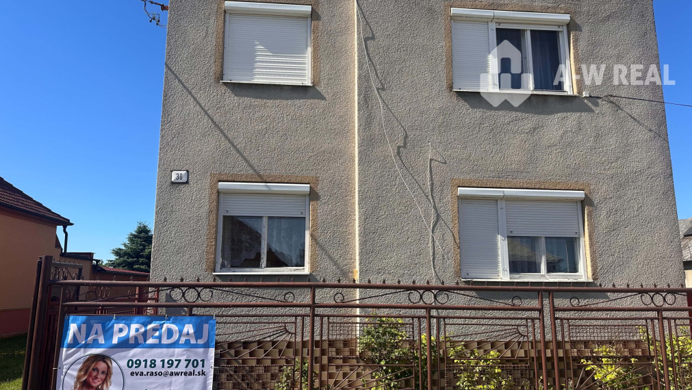 ☎️0918197701 - Na predaj poschodový rodinný dom v pôvodnom stave v obci Vydrany / DOHODA MOŽNÁ