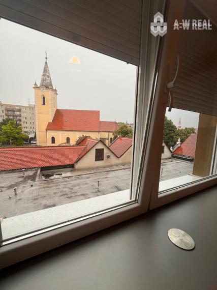 ☎️0918197701  Na prenájom 1 izbový byt v centre mesta Dunajská Streda na Vámbéryho Námestí