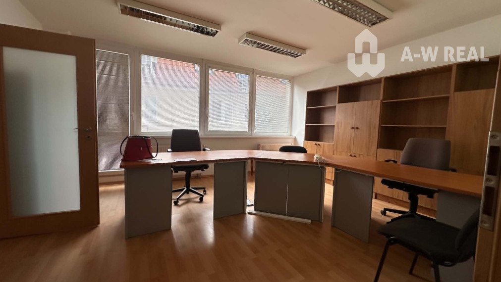 ☎️0918197701 Na prenájom kancelárie s terasou v centre mesta DS - 42,38 m2
