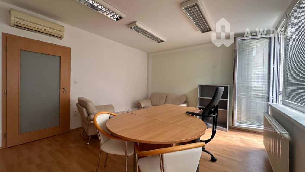 ☎️0918197701 Na prenájom kancelárie s terasou v centre mesta DS - 42,38 m2