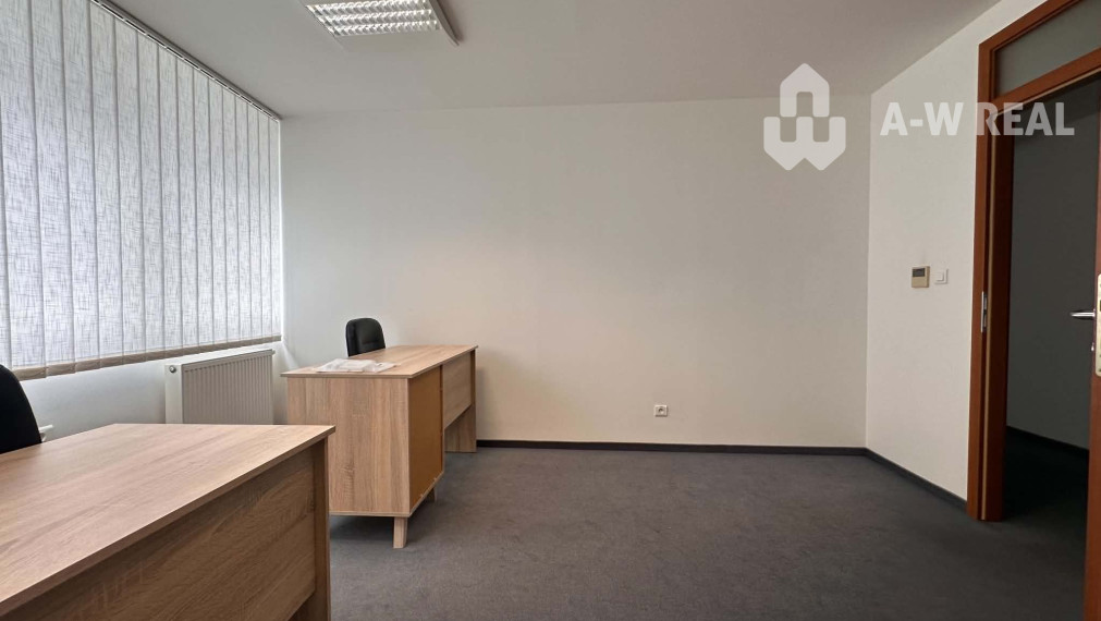 ☎️0918197701 Na prenájom samostatná kancelária v centre Dunajskej Stredy  - 15,16 m2
