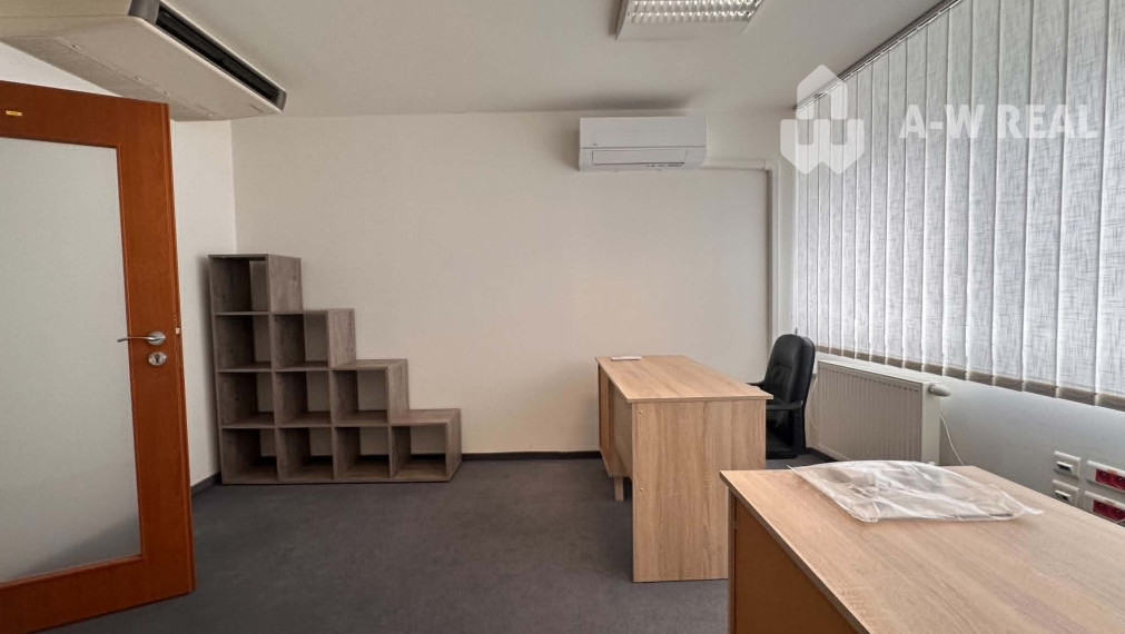 ☎️0918197701 Na prenájom samostatná kancelária v centre Dunajskej Stredy  - 15,16 m2