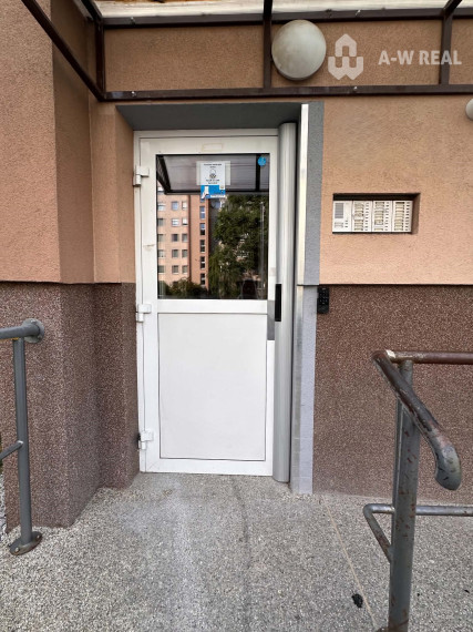 ☎️0918197701 Na prenájom priestranný a čiastočne  zariadený 1 izbový byt   vo východnej časti mesta  - Námestie Priateľstva -Dunajská  Streda