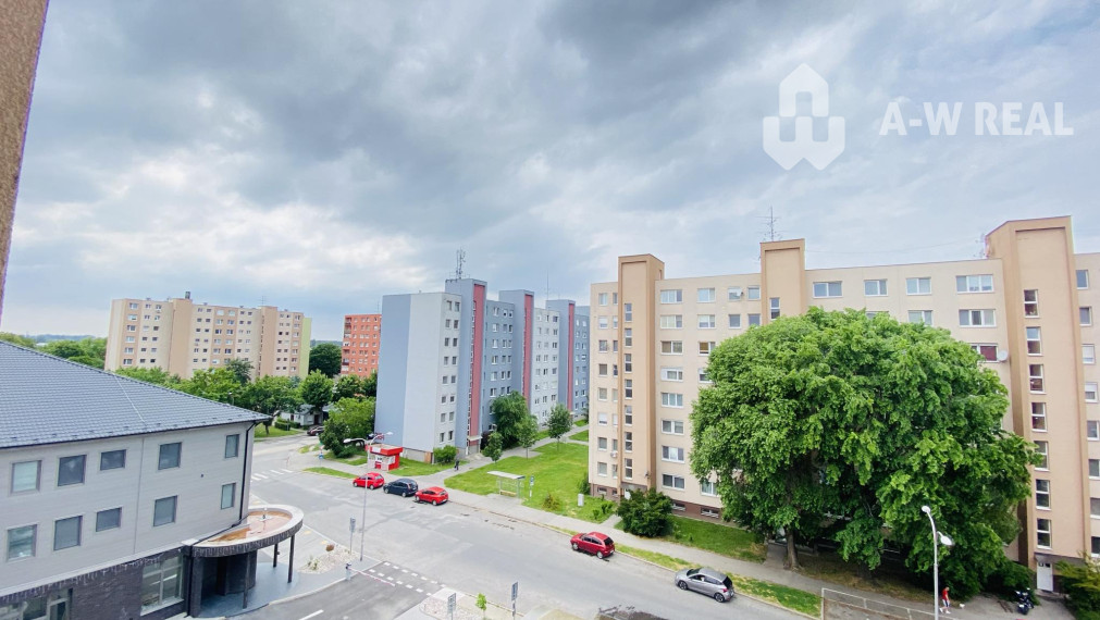 ☎️0918197701 Na prenájom priestranný a čiastočne  zariadený 1 izbový byt   vo východnej časti mesta  - Námestie Priateľstva -Dunajská  Streda