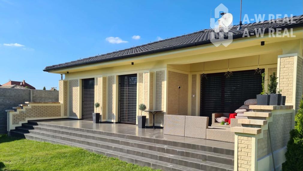 ☎️0918197701    Luxusný 4-izbový rodinný dom s letnou kuchyňou a nádhernou záhradou – Vydrany