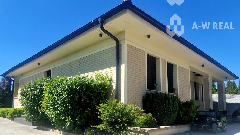 ☎️0918197701    Luxusný 4-izbový rodinný dom s letnou kuchyňou a nádhernou záhradou – Vydrany
