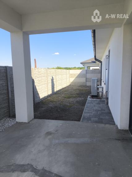 Moderný 4-izbový rodinný dom (dvojdom) v obci Vrakúň