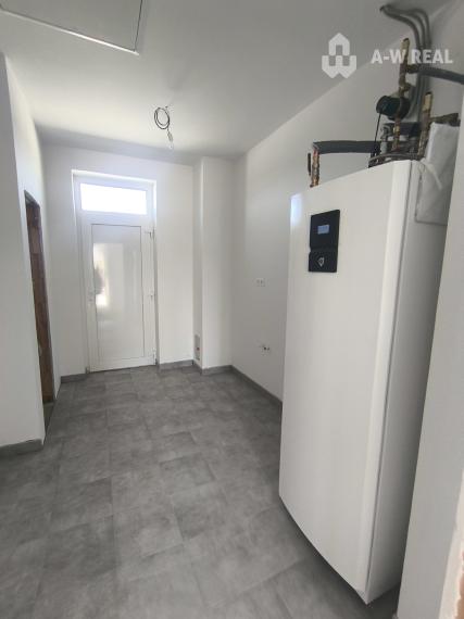 Moderný 4-izbový rodinný dom (dvojdom) v obci Vrakúň