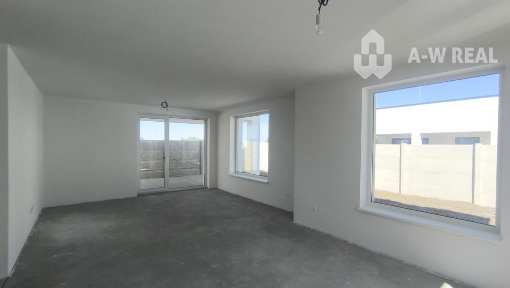 Moderný 4-izbový rodinný dom (dvojdom) v obci Vrakúň