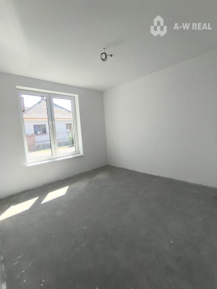 Moderný 4-izbový rodinný dom (dvojdom) v obci Vrakúň