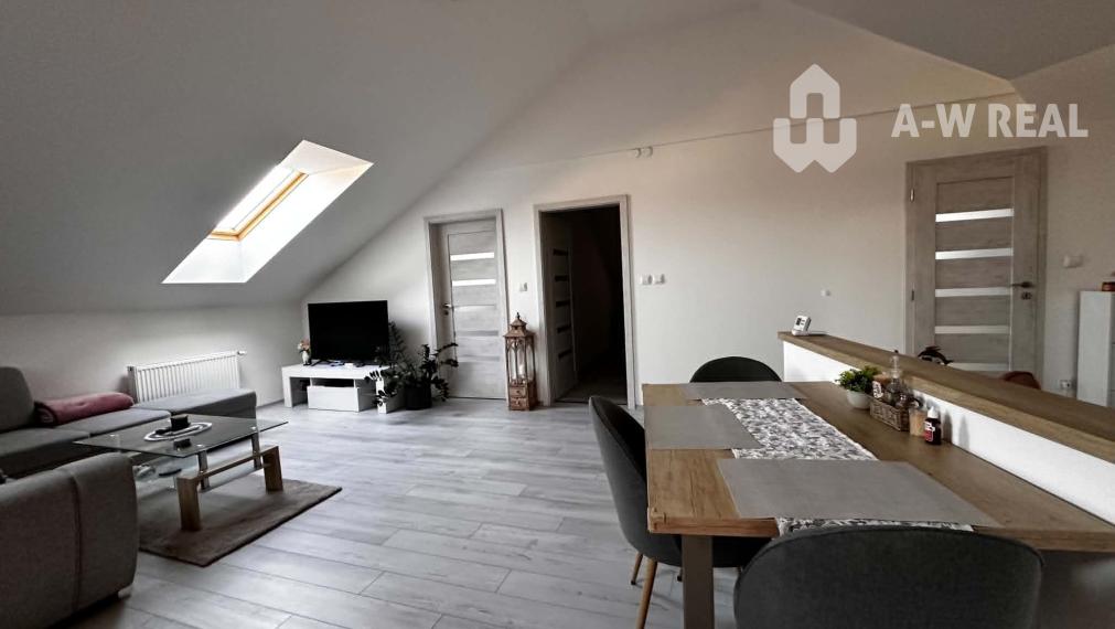 ☎️0918197701  Na predaj priestranný, skvele dispozične riešený 3-izbový byt  s klimatizáciou a s balkónom v pokojnej lokalite v  obci Vrakúň