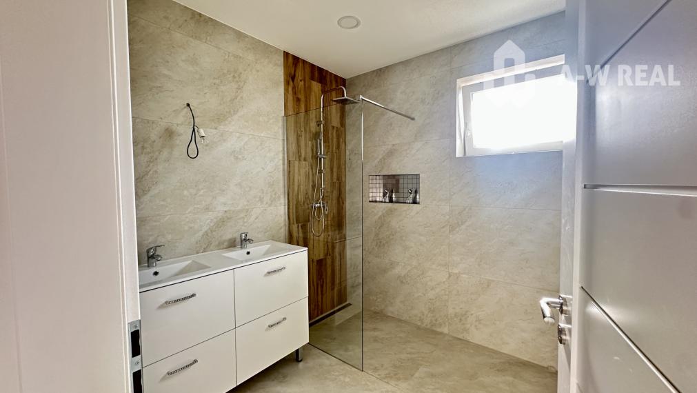 ☎️0917656551📞 Elegantný a priestranný 4-izbový rodinný dom na predaj v najvyhľadávanejšej časti mesta Dunajská Streda FLORIDA VILLA PARK!!!