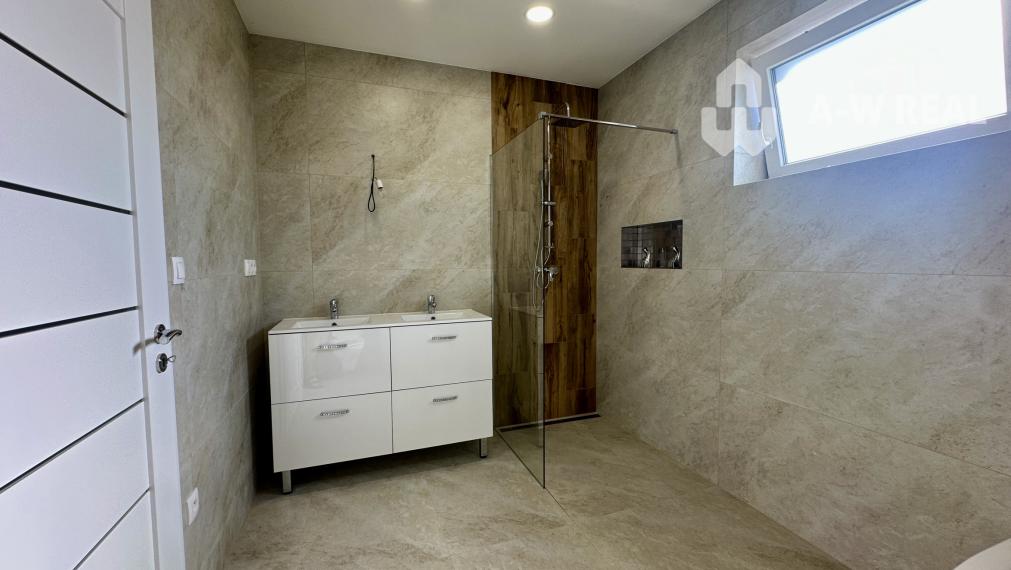 ☎️0917656551📞 Elegantný a priestranný 4-izbový rodinný dom na predaj v najvyhľadávanejšej časti mesta Dunajská Streda FLORIDA VILLA PARK!!!