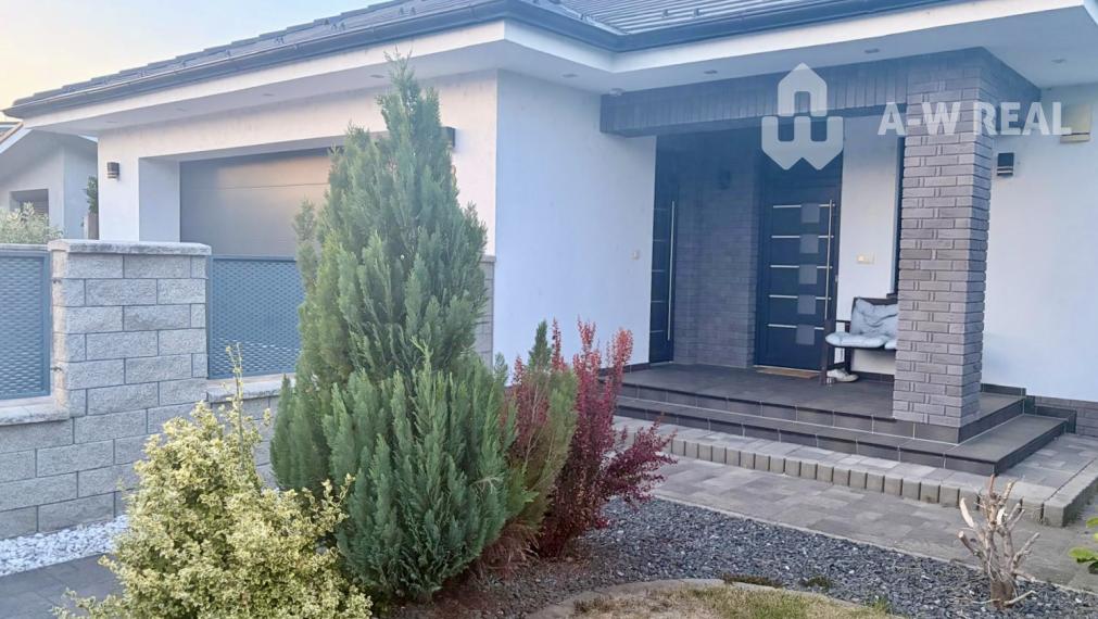Moderný 4-izbový rodinný dom s dvojgarážou na predaj – Topoľníky