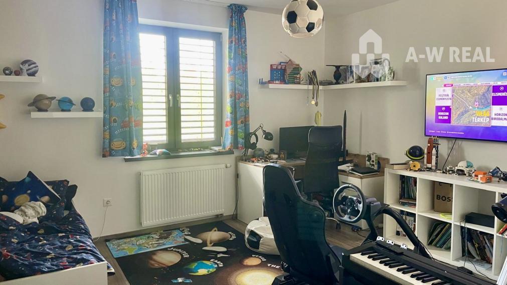 Moderný 4-izbový rodinný dom s dvojgarážou na predaj – Topoľníky