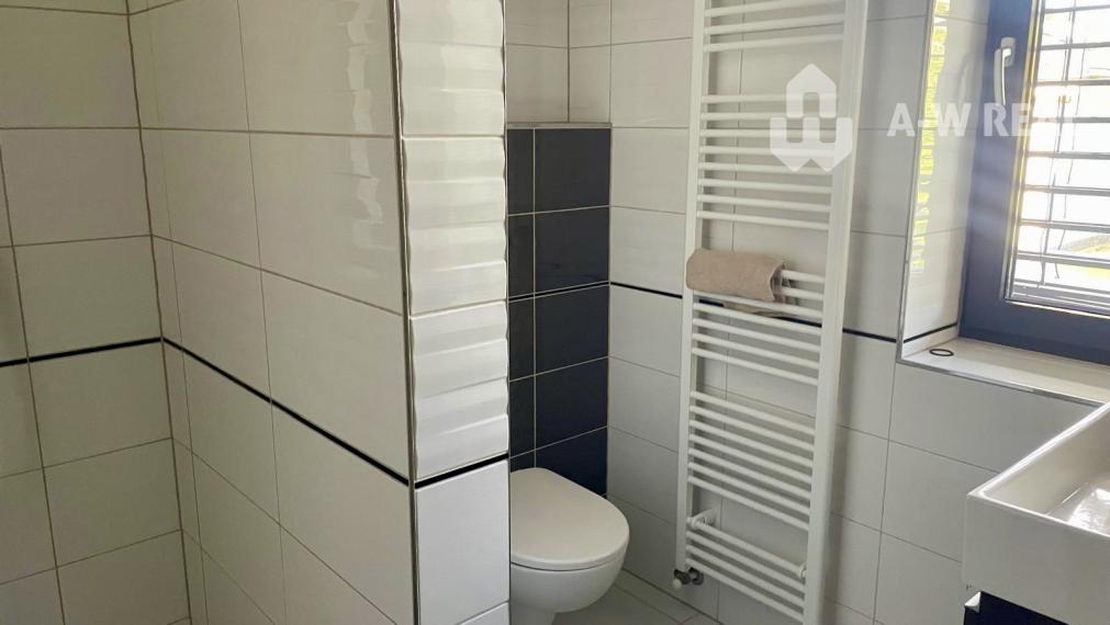 Moderný 4-izbový rodinný dom s dvojgarážou na predaj – Topoľníky
