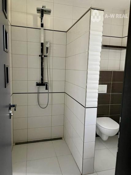 Moderný 4-izbový rodinný dom s dvojgarážou na predaj – Topoľníky