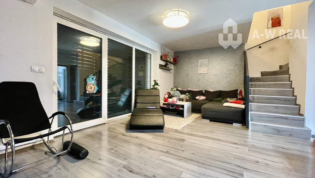 A-W REAL | Moderný 4-izbový rodinný dom v radovej zástavbe v obci Padáň