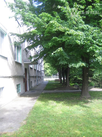 Prerobte si bývanie podľa vlastných predstáv! Veľký 3i byt (80 m²) s loggiou na sídlisku Západ