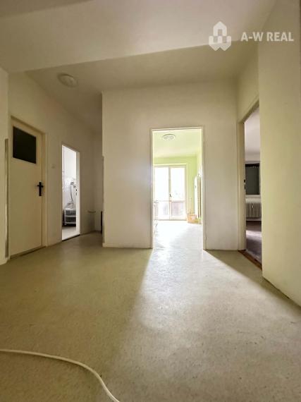 Prerobte si bývanie podľa vlastných predstáv! Veľký 3i byt (80 m²) s loggiou na sídlisku Západ