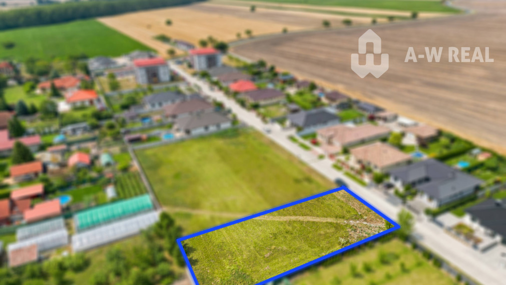 Stavebný pozemok v novej štvrti obce Ohrady – 969 m²