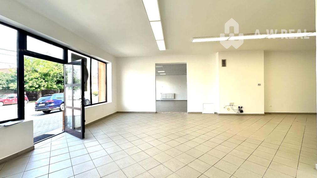 ☎️0918197701 NA PREDAJ   Multifunkčný obchodný priestor (350 m²) na frekventovanej ulici vo Veľkom Mederi