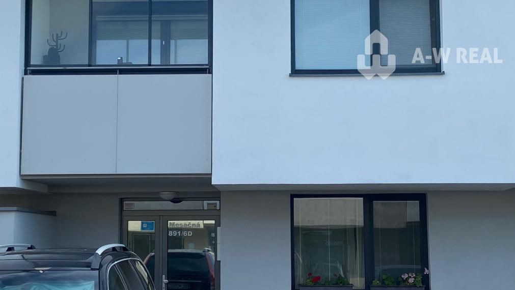 A-W REAL | Štýlový 3-izbový byt s dvomi balkónovými priestormi, vlastným kúrením a možnosťou 2 parkovacích státí | Hviezdne Bývanie – Hviezdoslavov